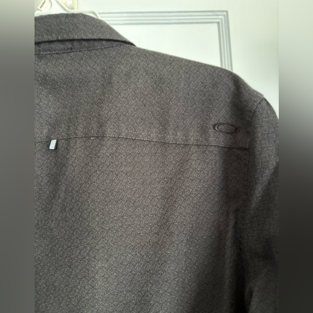 Oakley Long Sleeves Gray Button-Up Men’s Shirt, 2 Pockets Size: Large - Picture 5 of 11